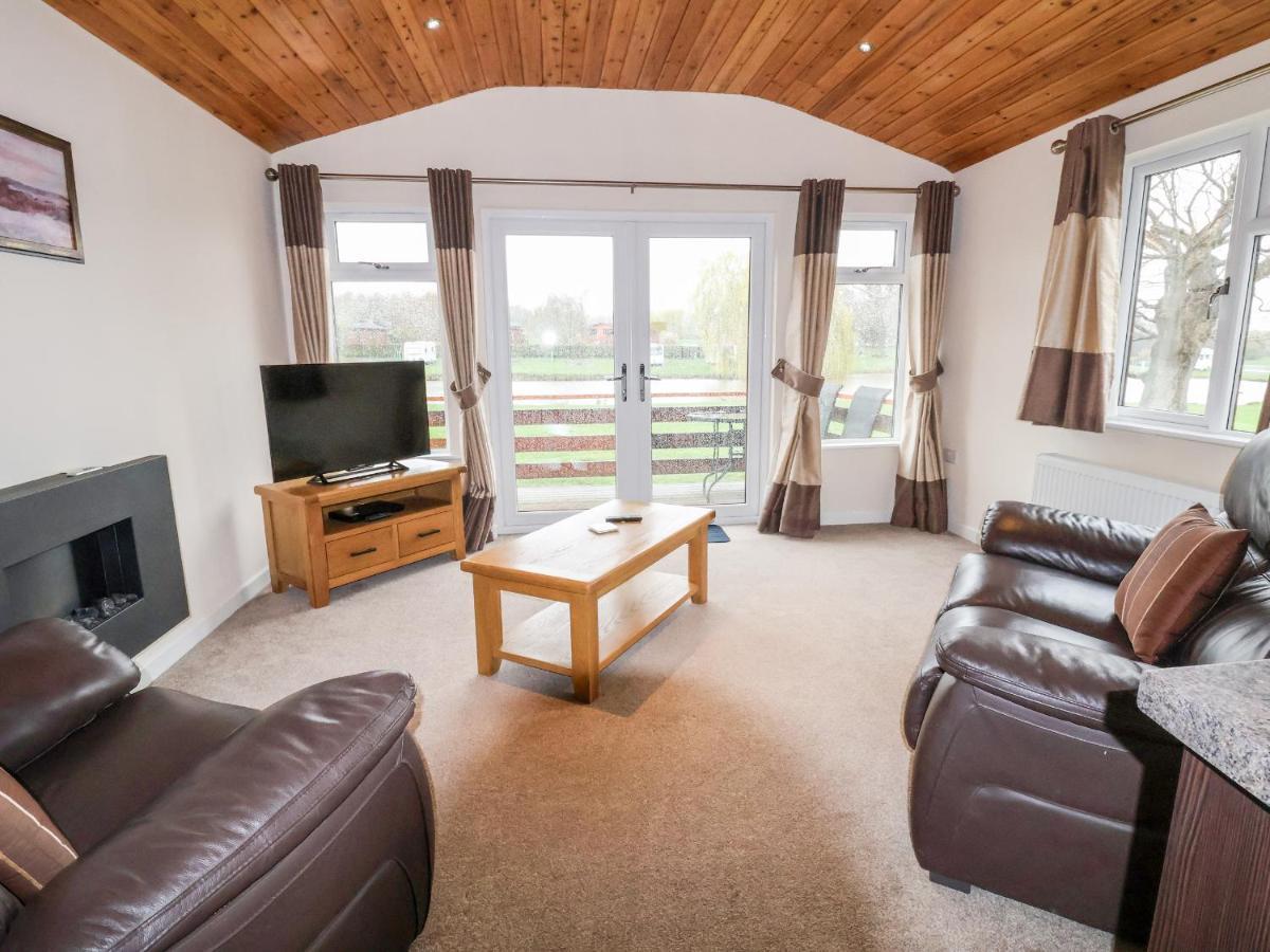 Oak Lodge Hadnall Zewnętrze zdjęcie